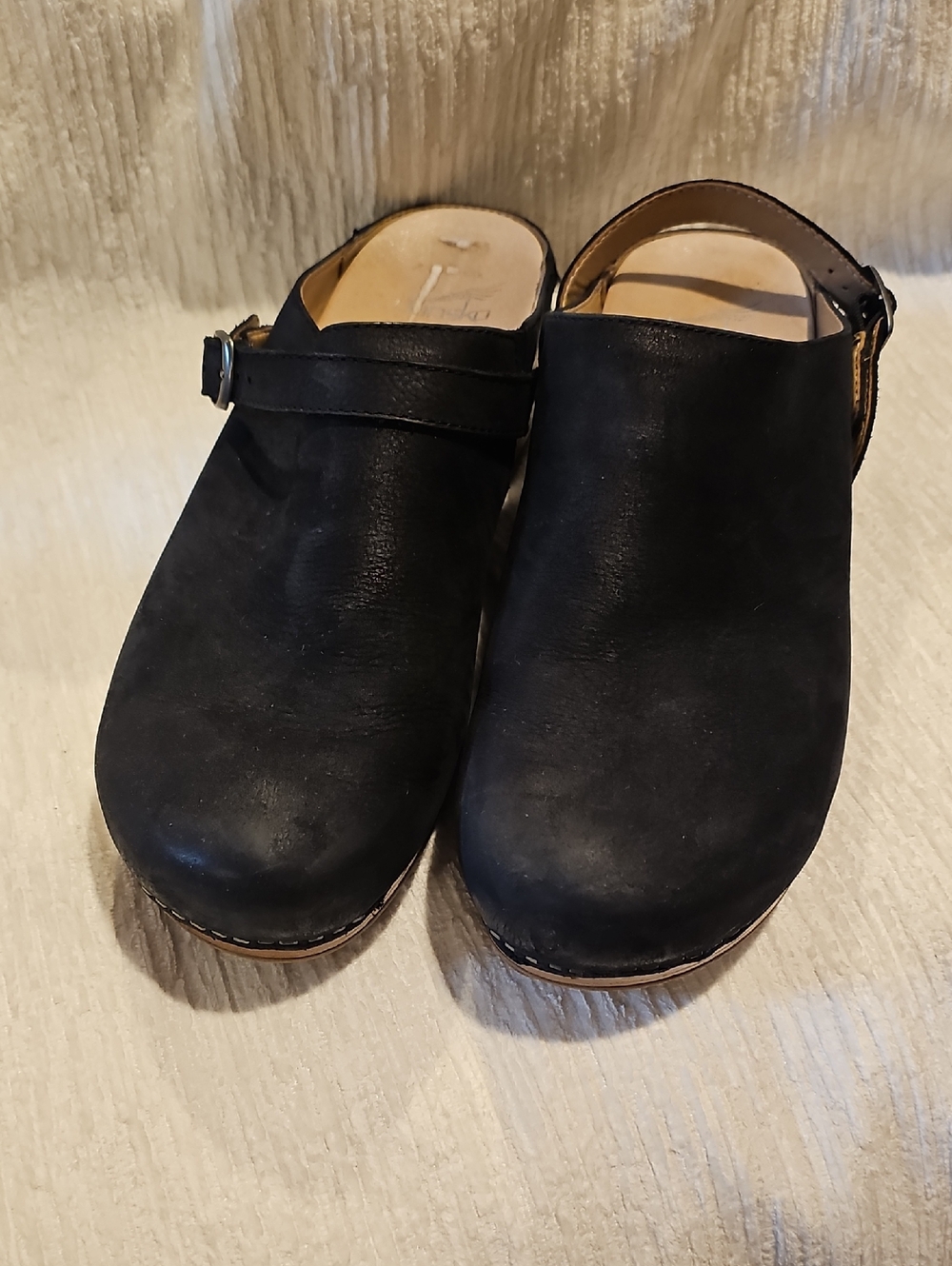 Dansko Black Berry Burnished Nubuck Clogs with Backstrap Womans 41